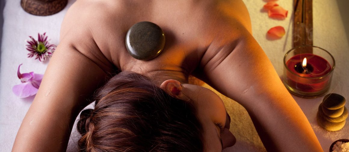 Warmstein oder Hot Stone Massage