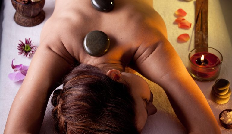 Warmstein oder Hot Stone Massage